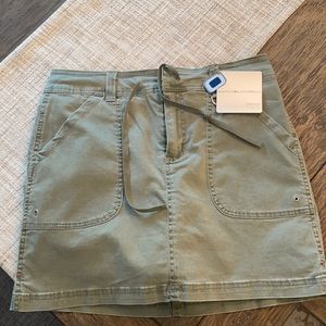 Bandolino Blu size 6 olive green skort NW